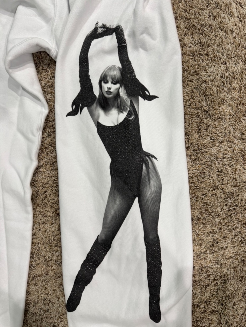 Taylor Swift "The Life of a Showgirl" Shiny Bug White Sweatpants size Large NEW - Picture 6 of 6